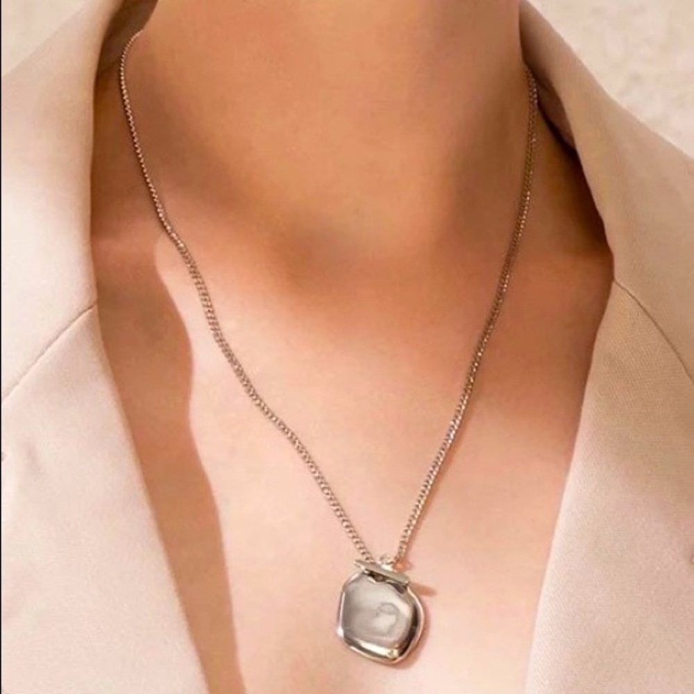 Modern photo locket